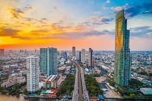 到2019年为止，海外房产多次的发展变迁