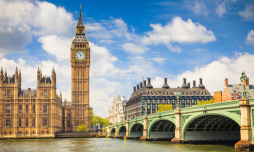 英国和新加坡加强金融服务合作